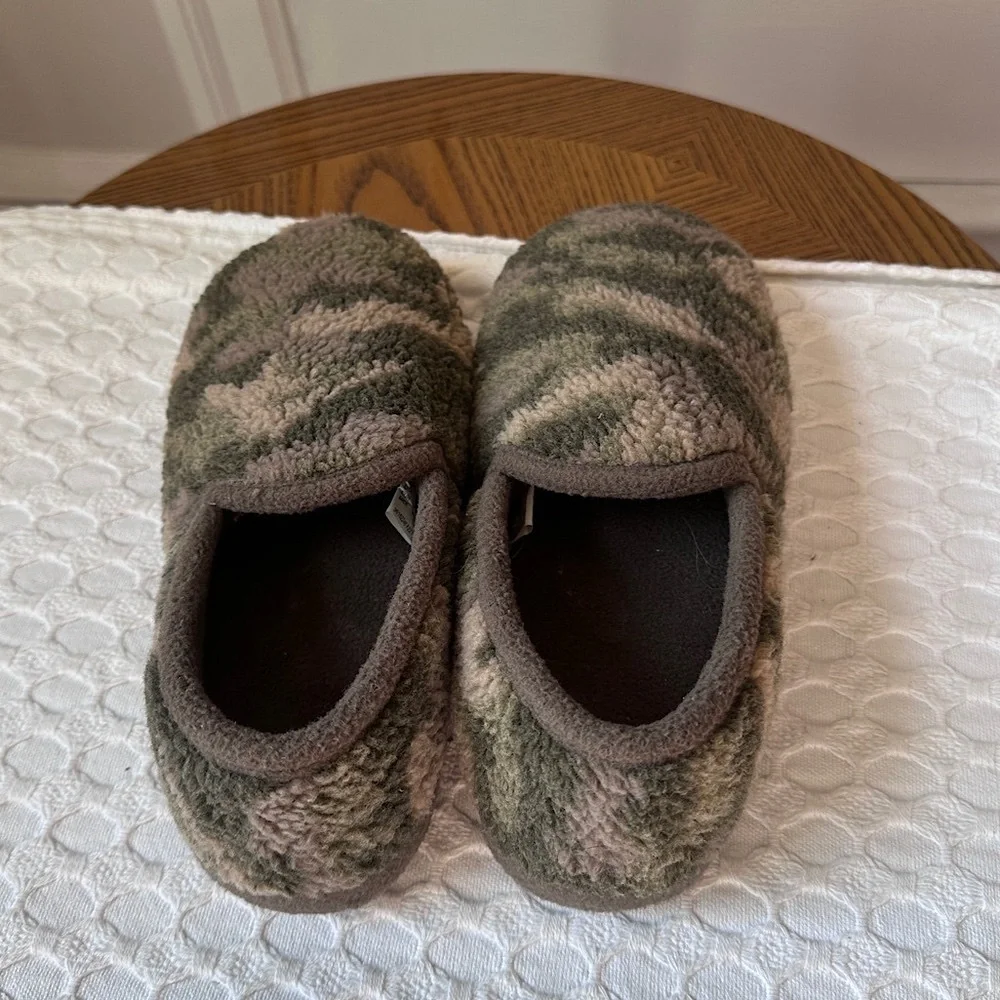 3/$20💥‎ Camouflage Fleece Slippers Kids Sz 6 Cozy Wonder Nation NWOT Loungewear